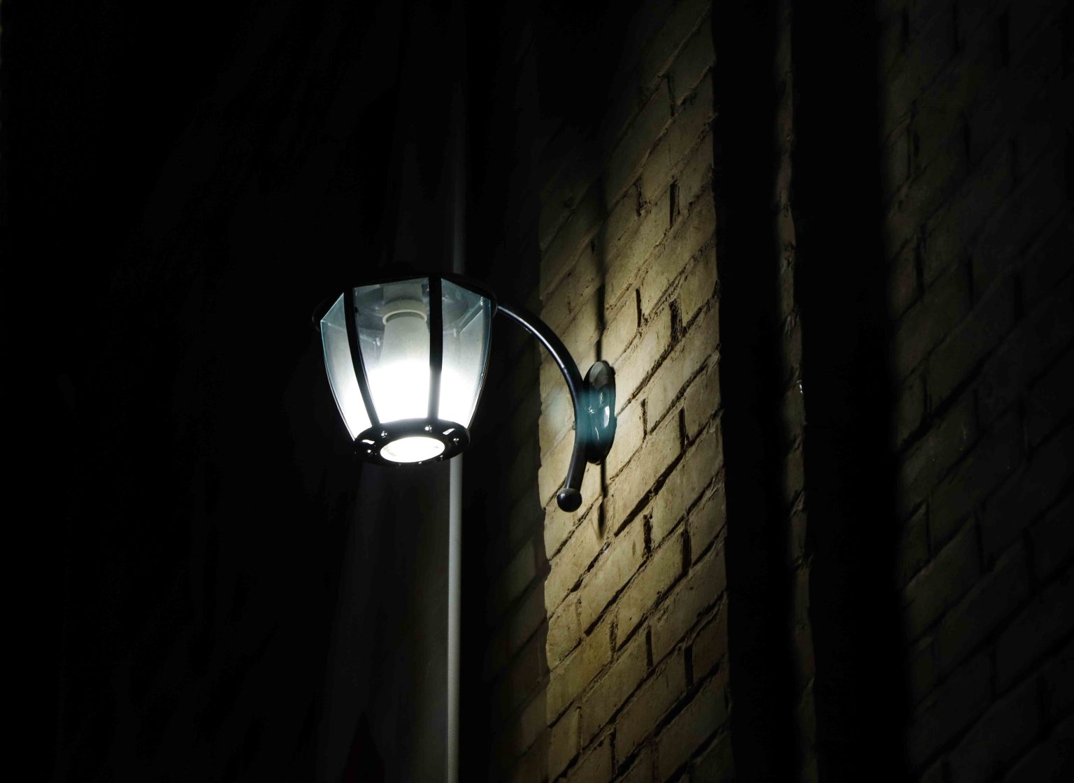 چراغ دیواری