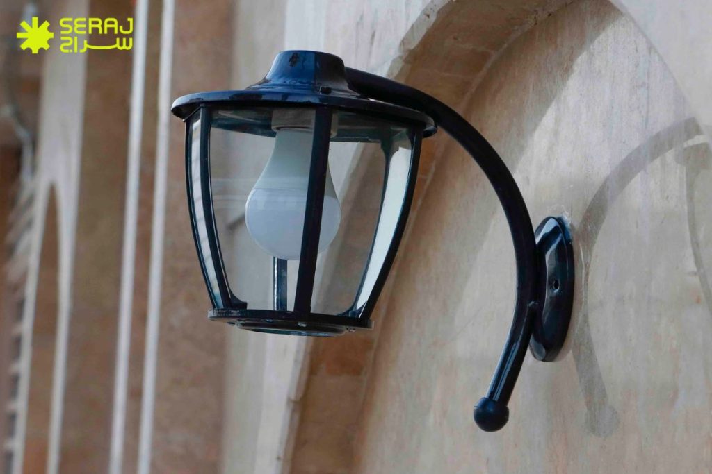 جنس بدنه چراغ حیاطی
