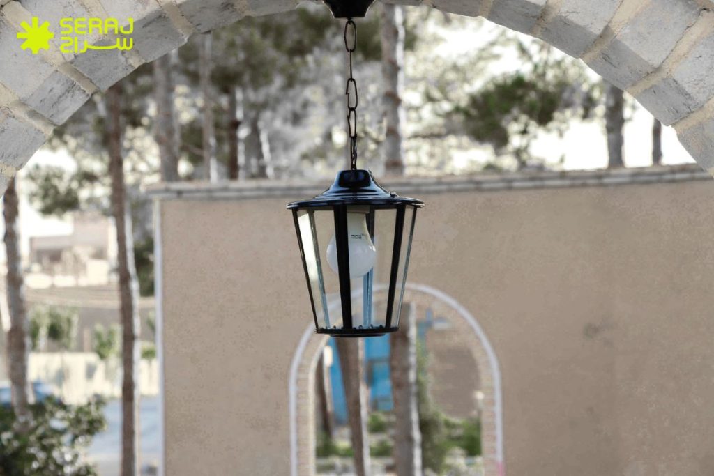 ویژگی های یک چراغ آویز با دوام و قیمت اقتصادی