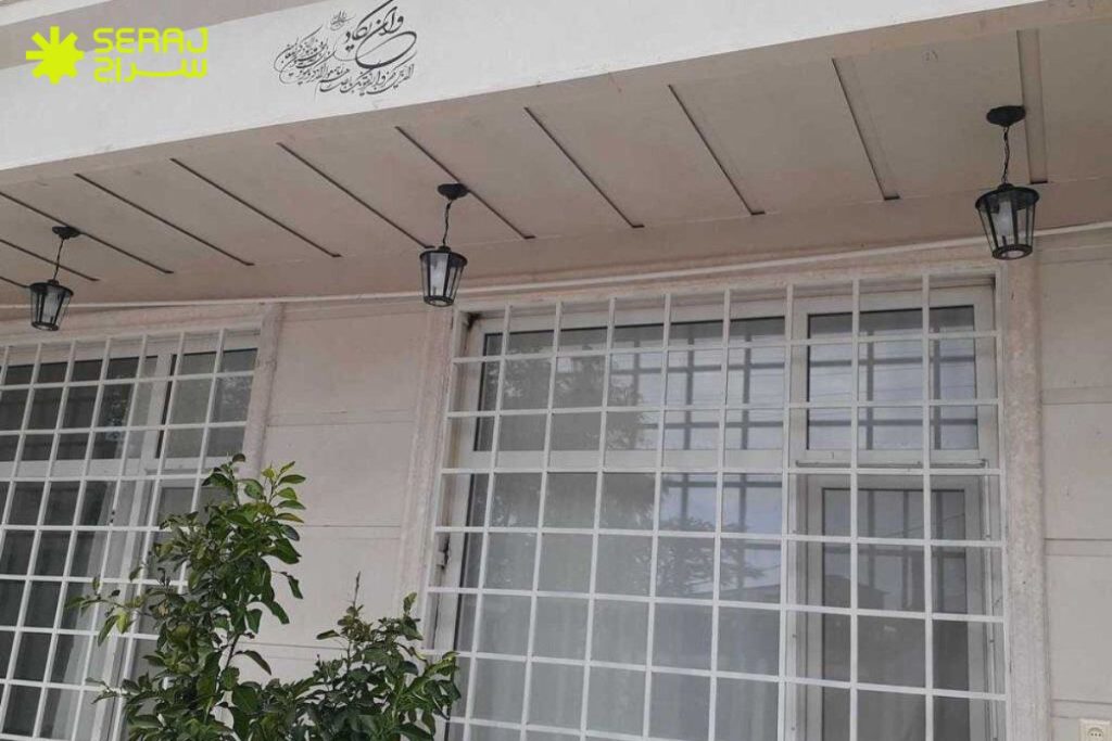 انتخاب چراغ های بی کیفیت و بدون پوشش ضد زنگ: چرا آلومینیوم با رنگ کوره ای بهتر است؟