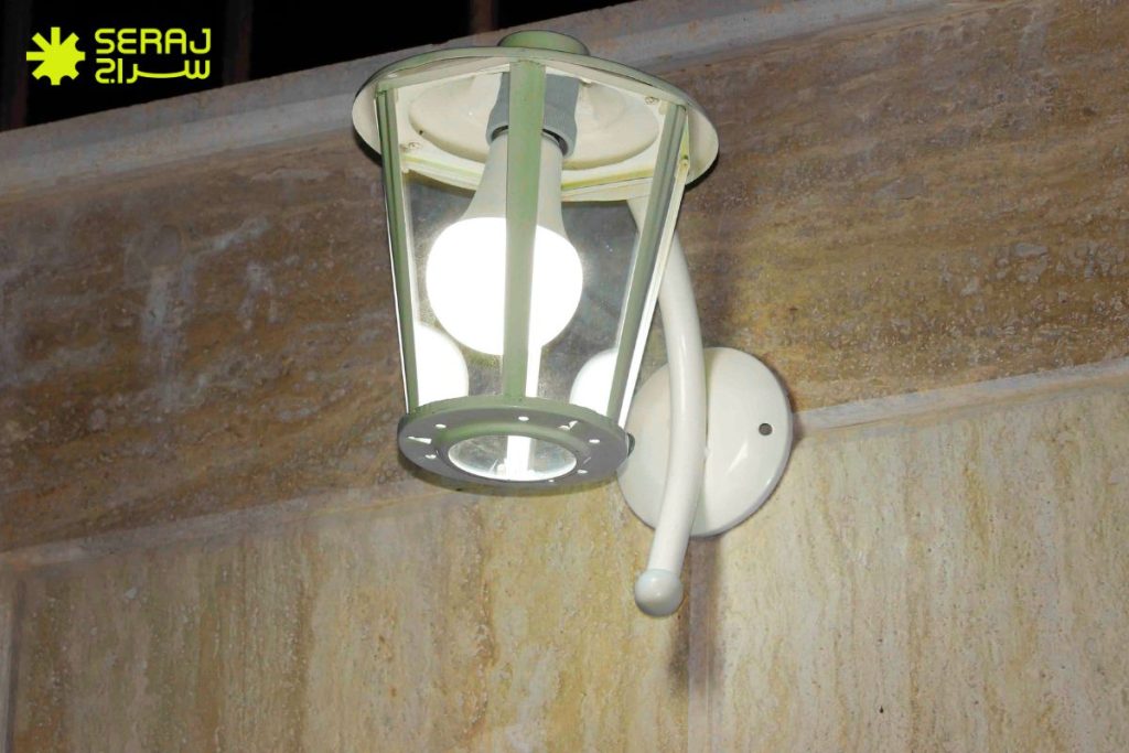 طراحی و زیبایی چراغ محوطه: ترکیب دکوراسیون با روشنایی