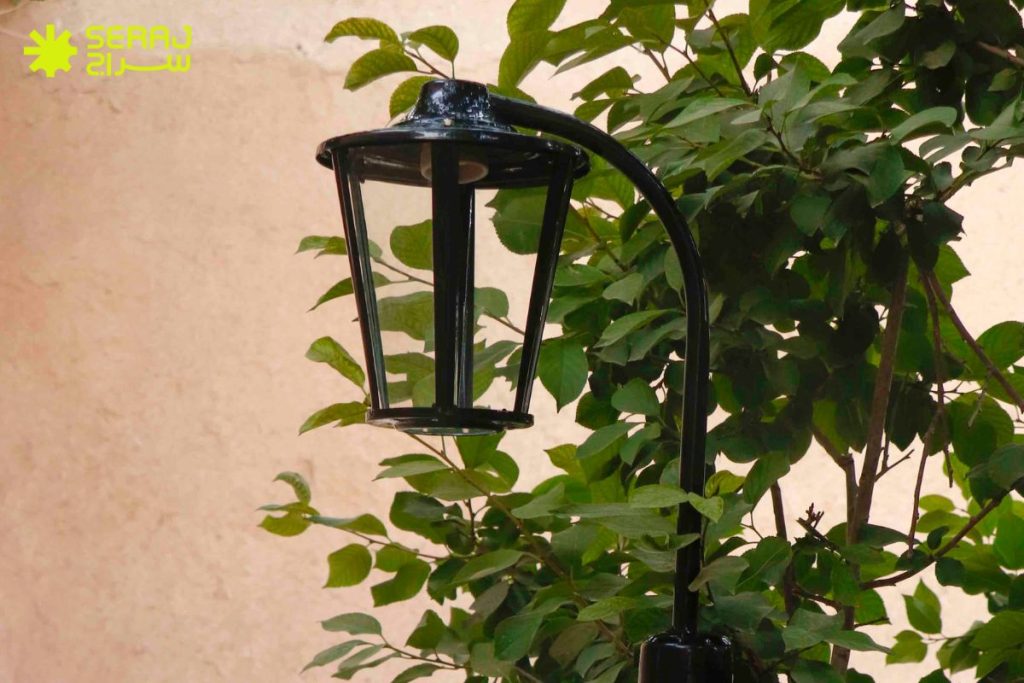 نکات ایمنی در نگهداری و سرویس چراغ های چمنی