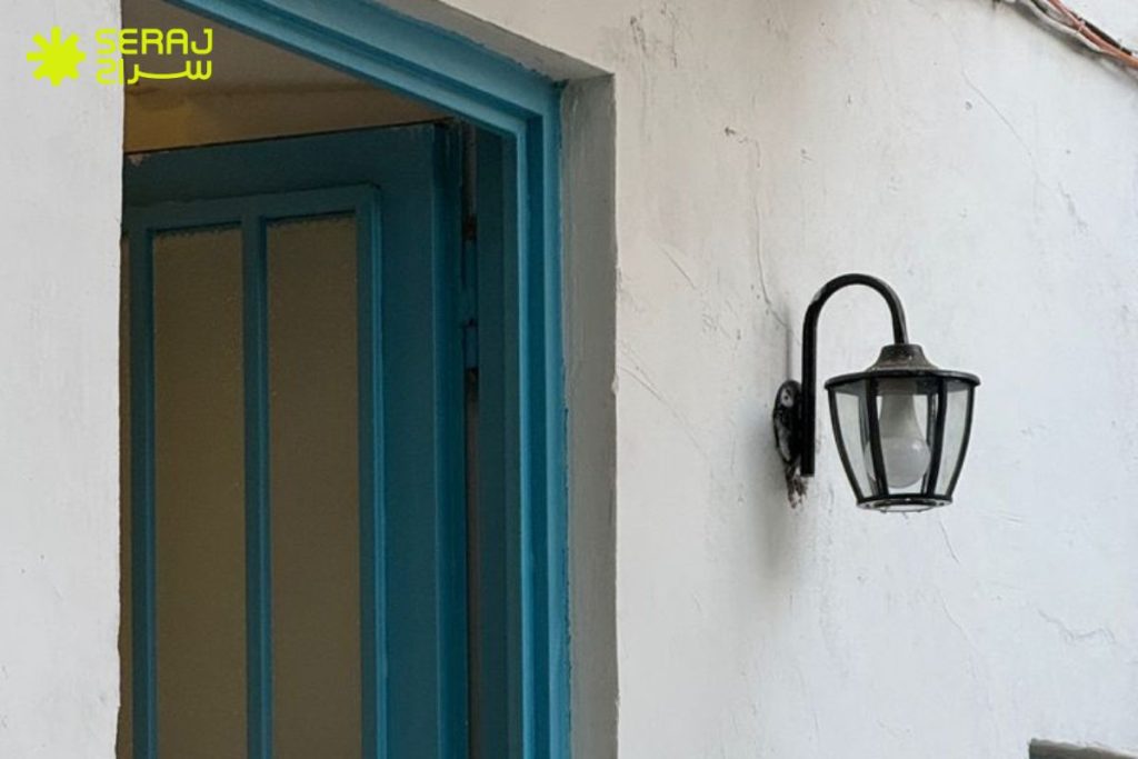 چگونه طول عمر چراغ دیواری را چند برابر کنیم؟