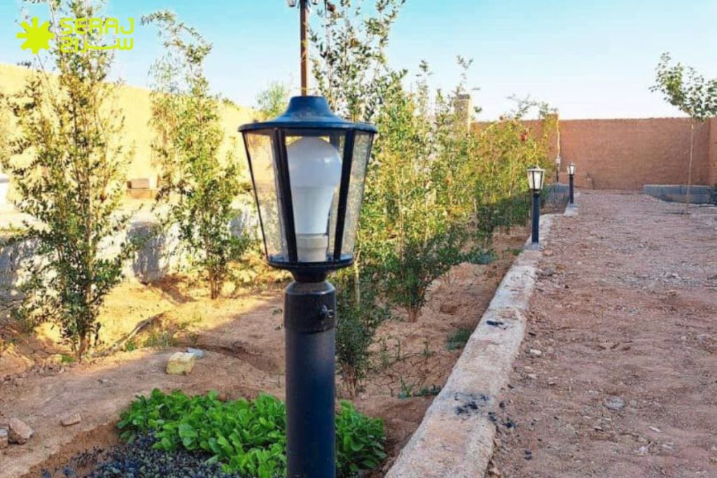 بهترین ارتفاع پایه چراغ برای حیاط، باغچه و مسیرهای عبوری